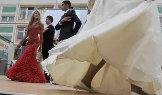 Школьникам Семея запретили проводить выпускные в кафе и ресторанах