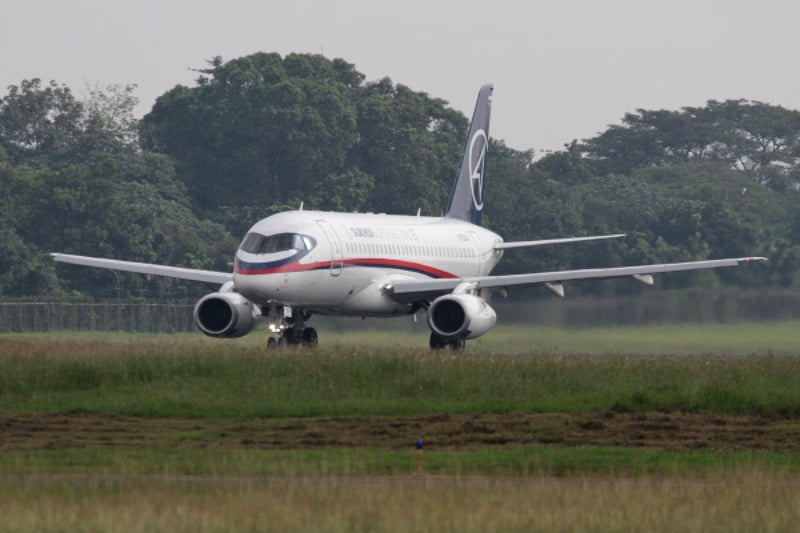 Superjet-100 в аэропорту Джакарты перед демонстрационным полетом. ©Александр Ковалев/РИА Новости