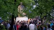 Москвичи просят власти "отселить" оппозиционеров от памятника Абаю