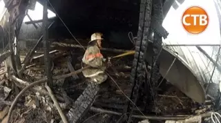 ВИДЕО: В Алматы загорелась крыша жилого дома