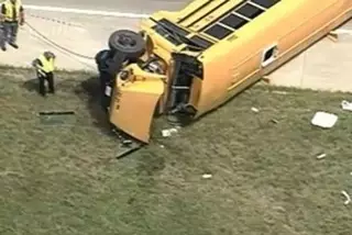 При столкновении шести школьных автобусов в США пострадали 65 человек