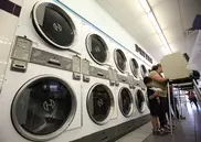 ВИДЕО: Американцы постирали сына в прачечной из-за "детской" скидки