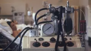 Раненый при стрельбе полицейский в Алматы находится в коме