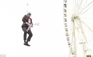 ВИДЕО: Мэр Лондона застрял на канатке во время празднования Олимпиады