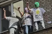 Сторонники Pussy Riot надели балаклаву на памятник Абаю в Москве