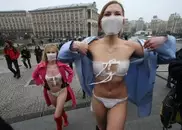 FEMEN отправятся в "тур" по очагам православного зодчества России