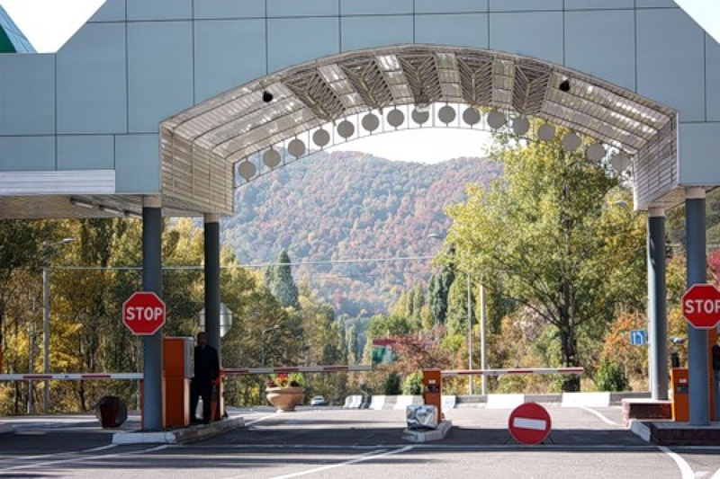 КПП по пути на Медеу. Фото с сайта idrive.kz