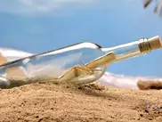 Шотландец выловил бутылку с рекордно старым посланием