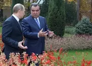 Путин подарил Эмомали Рахмону снайперскую винтовку