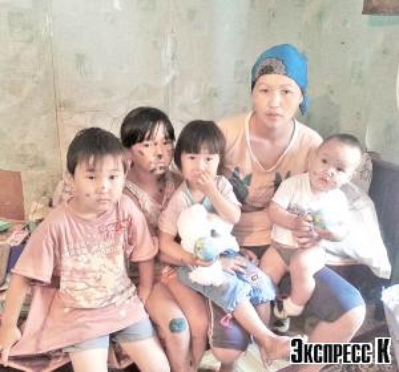 Айгуль Садвахасов с детьми. Фото с сайта express-k.kz