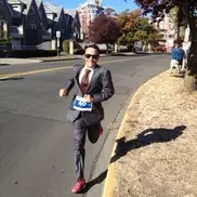 Канадец побил марафонский рекорд по бегу в деловом костюме