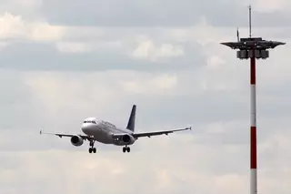 Самолет из Астаны не смог приземлиться в павлодарском аэропорту из-за тумана