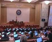 Опаздывающих на заседания депутатов в Кыргызстане будут штрафовать