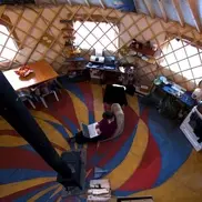 Семья американцев живет на Аляске в юрте