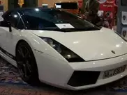 В Тунисе с молотка продают автомобили и драгоценности экс-президента