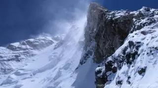 Спасатели сняли с пика Абая пострадавшего альпиниста