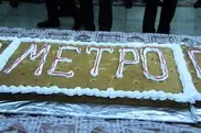 8-метровым пирогом угостили пассажиров метро Алматы