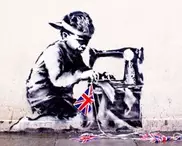 В США сняли с аукциона "мальчика за швейной машинкой"