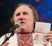 Депардье в полицейской шапке-ушанке прибыл в Чечню