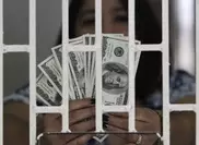 Нацбанк Казахстана приостановил обменные операции с валютой в 4 банках