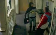 "Бэтмен" сдал преступника полицейским в Великобритании