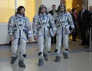 Космонавты с МКС приземлились в Казахстане на корабле "Союз ТМА-06М"