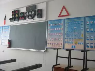 В школы Казахстана хотят вернуть водительские курсы