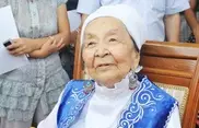 96-летняя актриса играет на сцене театра в Казахстане