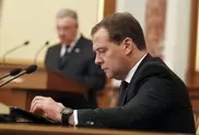 Медведев расстраивается из-за комментариев в Интернете