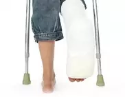 Мужчина "застукал" жену с любовником и выпал из окна в Усть-Каменогорске