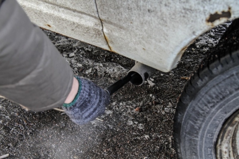 Проведение замеров. Фото с сайта <a href="http://auto.lafa.kz" target="_blank">auto.lafa.kz</a>