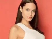 Грудь Джоли разделила женщин на два лагеря