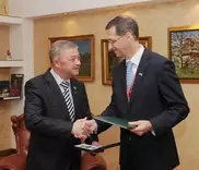 Казахстанского дипломата наградили "рыцарским крестом"