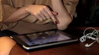 Няня украла планшет у воспитанника детсада в Алматинской области