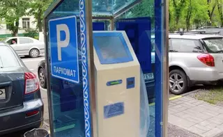 В Алматы 150 улиц оснастят паркоматами
