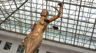 Суд над подозреваемым в убийстве студентки экс-сотрудником Верховного суда начался в Астане