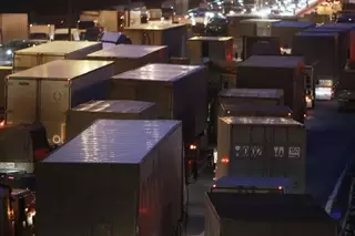 Владельцы грузовиков заплатят за ремонт дорог в России