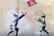 Граффити Бэнкси "Игры с мячом запрещены" продадут на аукционе