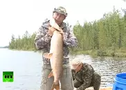 В фотографии Путина с щукой заподозрили подвох