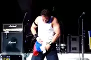 Гитарист Bloodhound Gang подтерся российским флагом