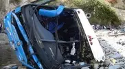 14 человек погибли при падении автобуса в обрыв в Боливии