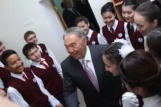 Назарбаев советует школьникам меньше сидеть в соцсетях