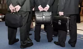 Акимам областей подняли зарплату на тысячу евро