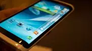Смартфон с изогнутым дисплеем представила Samsung