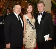 На аукционе "Мисс Вселенная" казахский сувенир купили за 5 тысяч долларов