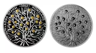 Нацбанк выпустил памятные монеты "Родина яблок"