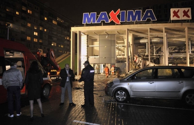 Торговый центр Maxima на улице Приедайнес в Риге, в котором произошло обрушение крыши. ©РИА Новости