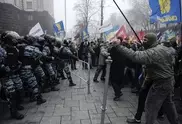 Столкновения между сторонниками евроинтеграции Украины и милицией возобновились