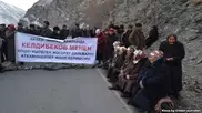 Митингующие в Кыргызстане заблокировали дорогу в Китай