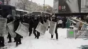 "Евромайдан": Силовики оттеснили протестующих от здания кабмина в Киеве